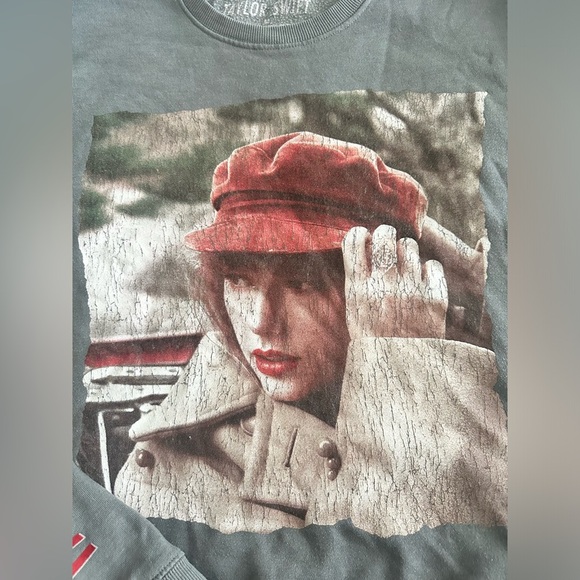 Taylor Swift RED Album Authentic Merch Gray Sweatshirt Oversized Women’s Sz M - Picture 2 of 5